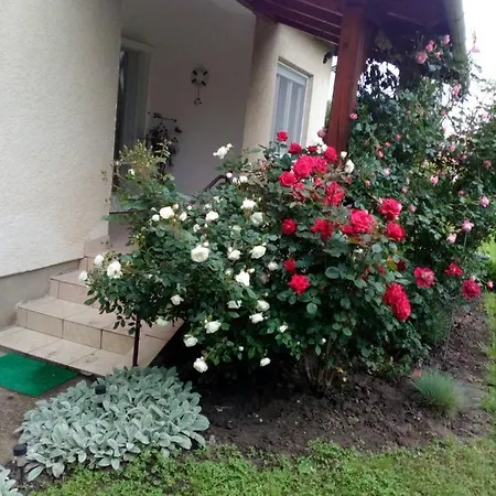 Uj Elet Weekend House Balatonkeresztúr